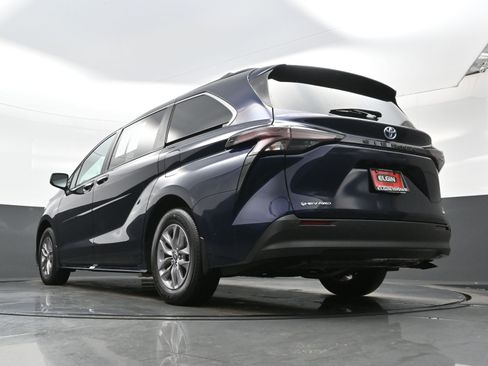 Used 2025 Toyota Sienna XLE w/ XLE Plus Package AWD/4WD image 32