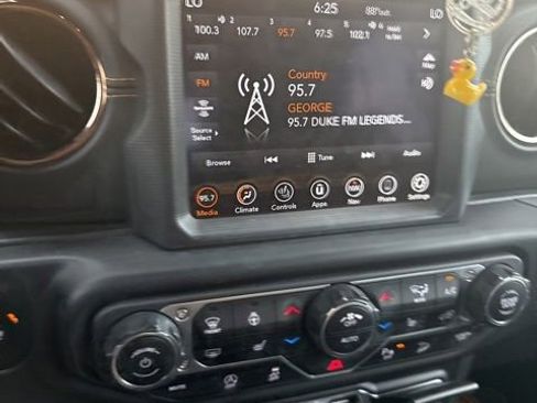 Used 2021 Jeep Wrangler Unlimited Sahara AWD/4WD image 5