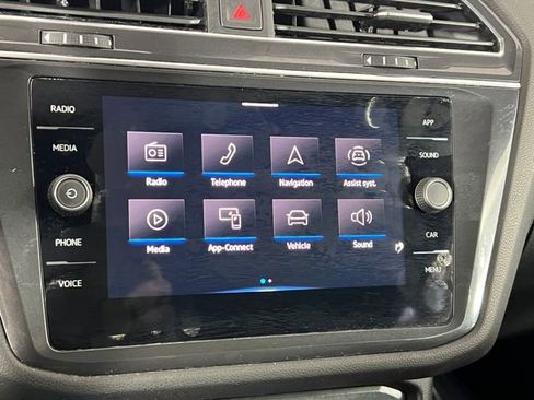 Used 2022 Volkswagen Tiguan SE image 30