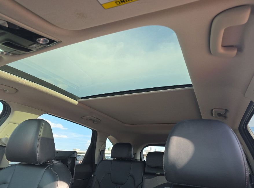 Used 2025 Kia Sorento S w/ Panoramic Sunroof Package FWD image 11
