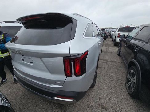 Used 2025 Kia Sorento EX w/ EX Panoramic Sunroof Package FWD image 9