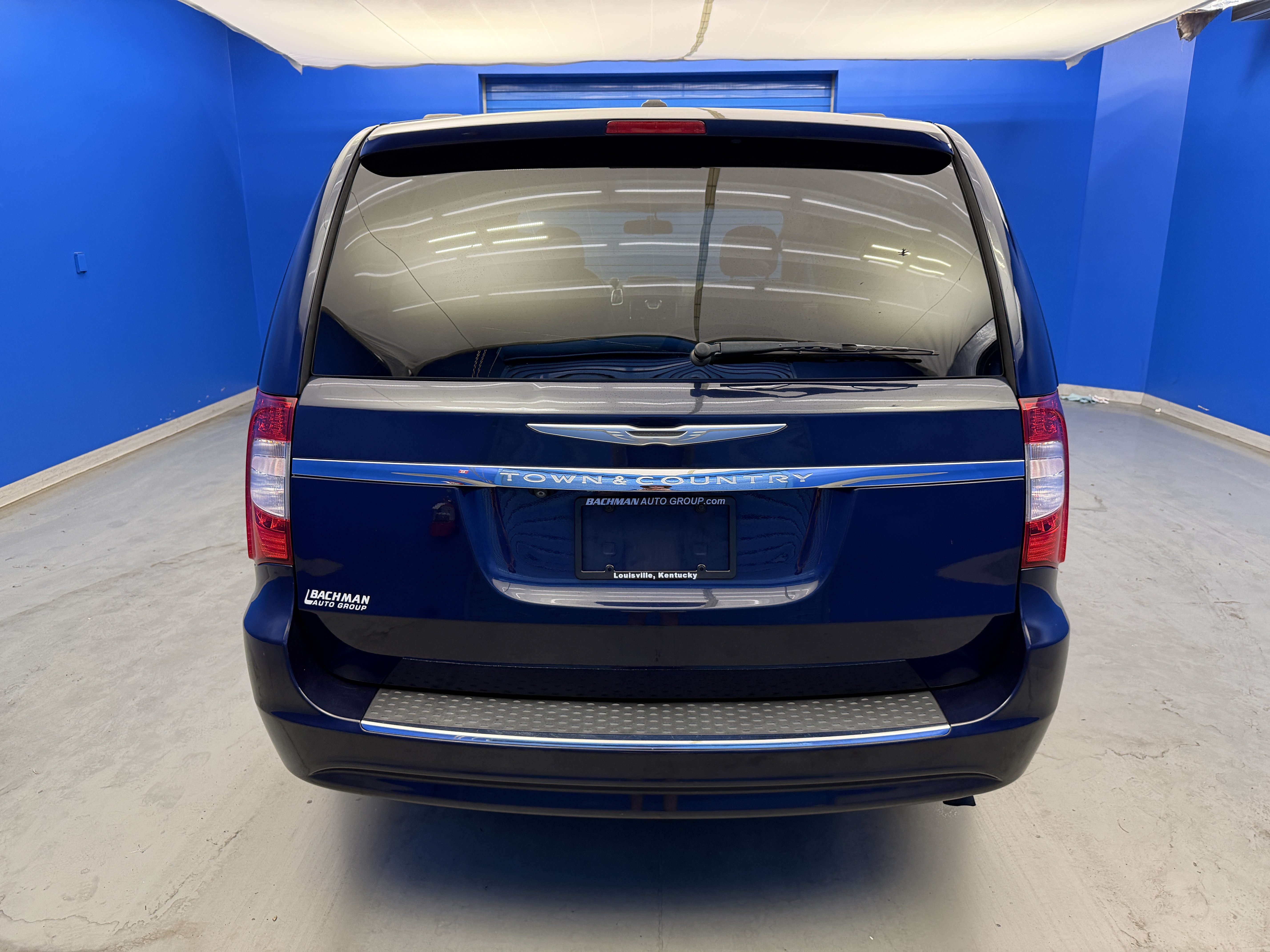 Used 2015 Chrysler Town & Country Touring w/ Driver Convenience Group FWD image 6
