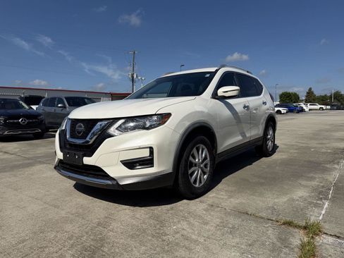 Used 2018 Nissan Rogue SV AWD/4WD image 3