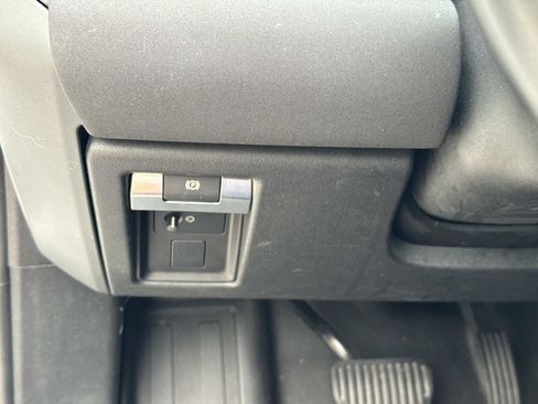 Used 2023 Land Rover Defender 90 X-Dynamic SE AWD/4WD image 27