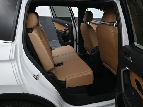 Used 2022 Volkswagen Tiguan SE image 31