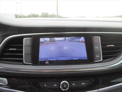 Used 2023 Buick Enclave Essence image 23