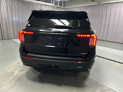 Used 2025 Ford Explorer ST-Line w/ ST-Line Street Pack image 6