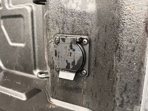 Used 2025 Chevrolet Silverado 1500 Custom image 14