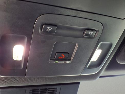 Used 2025 Toyota Camry SE image 16