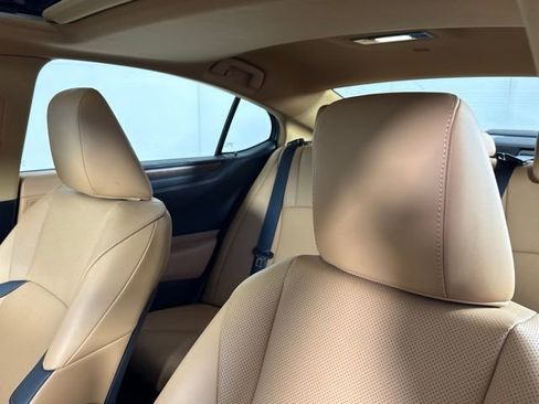 Certified 2025 Lexus ES 300h 300h image 19