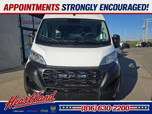 Used 2025 RAM ProMaster 2500 w/ Convenience Group FWD image 14