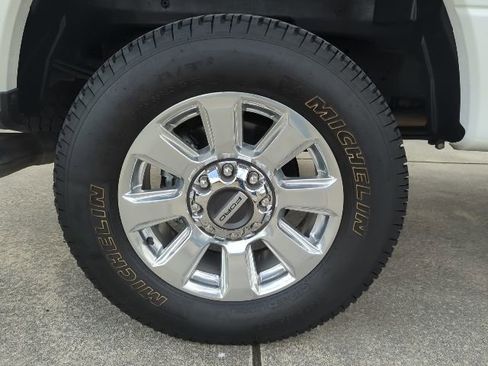 Used 2021 Ford F250 Platinum image 9