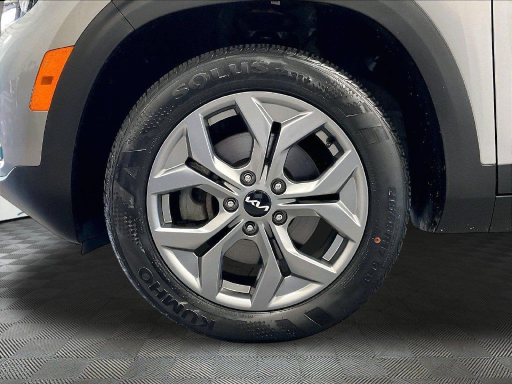 Used 2024 Kia Seltos LX AWD/4WD image 7