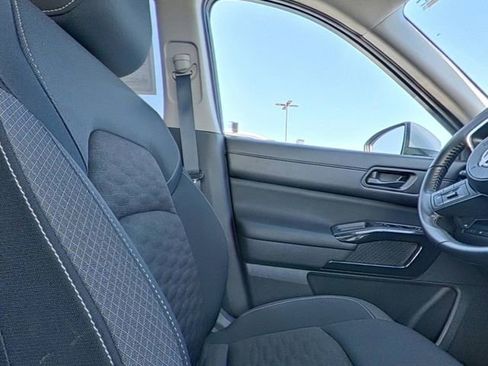 Used 2024 Nissan Pathfinder SV FWD image 28
