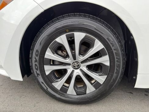 Used 2022 Toyota Corolla LE FWD image 30