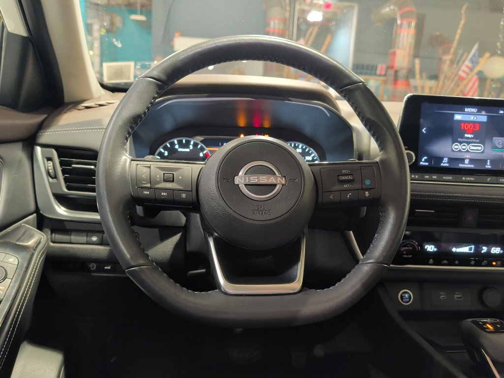 Used 2023 Nissan Rogue SV w/ SV Premium B Package AWD/4WD image 2