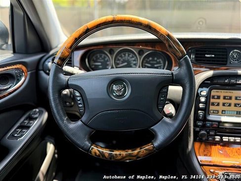 Used 2004 Jaguar XJ8 image 25