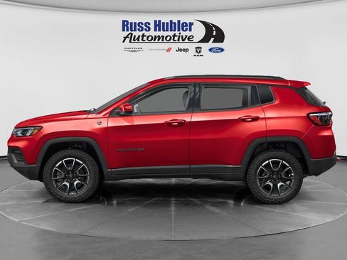 Used 2025 Jeep Compass Trailhawk w/ Trailhawk Elite Group AWD/4WD image 6