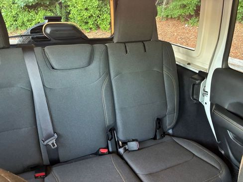 Used 2025 Jeep Wrangler Unlimited Sahara AWD/4WD image 39