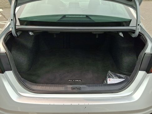 Used 2024 Nissan Altima 2.5 SV FWD image 29