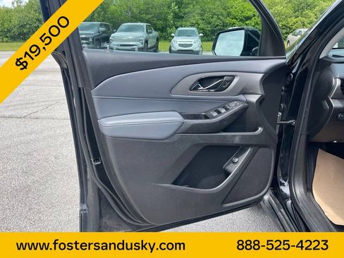 Used 2020 Chevrolet Traverse LT FWD image 14