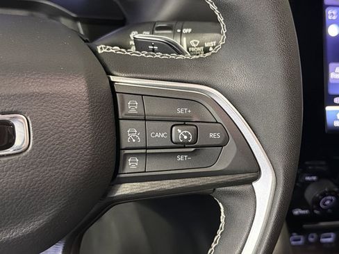 Used 2024 Jeep Grand Cherokee Altitude image 17