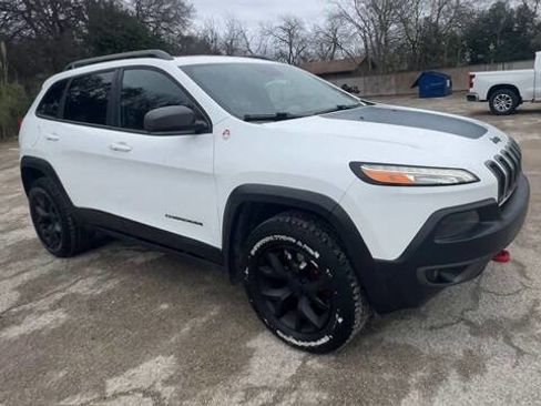 Used 2014 Jeep Cherokee Trailhawk w/ Technology Group image 2