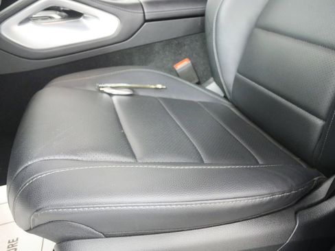 Used 2022 Mercedes-Benz GLS 450 4MATIC image 9
