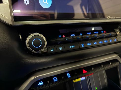 Used 2023 Toyota Tundra Platinum image 28