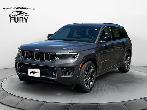 Used 2025 Jeep Grand Cherokee Overland w/ Trailer Tow Package AWD/4WD image 7