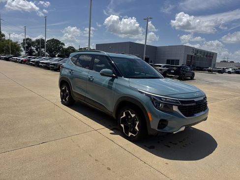 Certified 2024 Kia Seltos EX AWD/4WD image 6