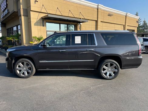 Used 2017 Cadillac Escalade ESV Premium Luxury image 7
