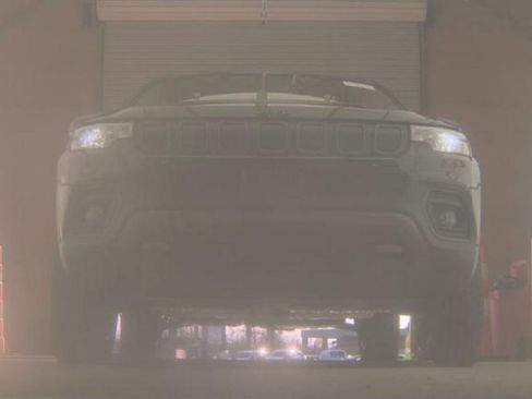 Used 2022 Jeep Compass Trailhawk image 3