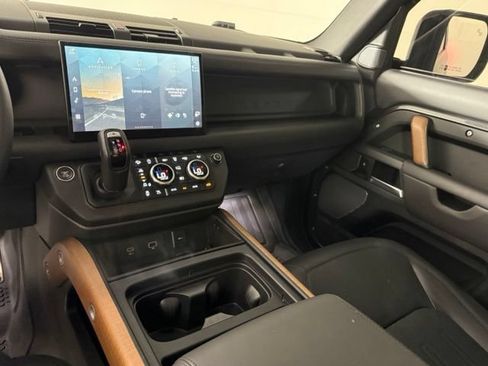 Used 2024 Land Rover Defender 110 X AWD/4WD image 23