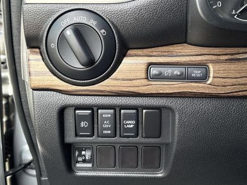 Used 2017 Nissan Titan SL image 17