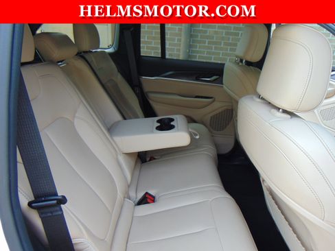 Certified 2024 Jeep Grand Cherokee Limited image 34