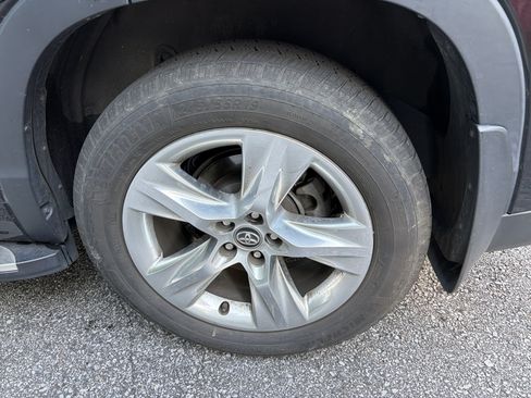 Used 2018 Toyota Highlander Limited AWD/4WD image 7
