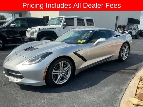 Used 2017 Chevrolet Corvette Stingray Coupe w/ 1LT RWD image 2