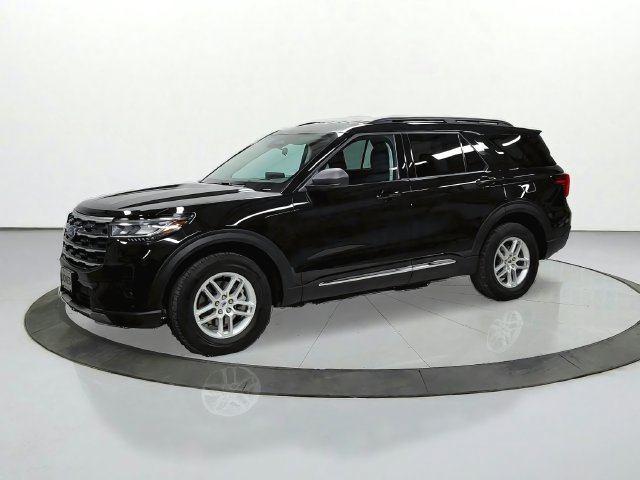 Used 2025 Ford Explorer Active AWD/4WD image 4