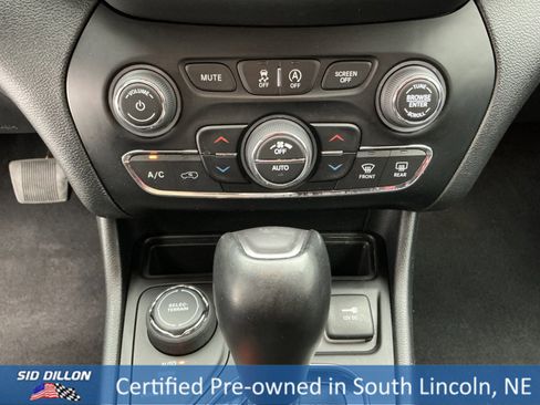 Used 2023 Jeep Cherokee Altitude Lux image 12