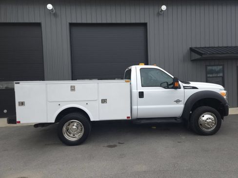 Used 2015 Ford F550 4x4 Regular Cab Super Duty w/ Power Equipment Group image 5