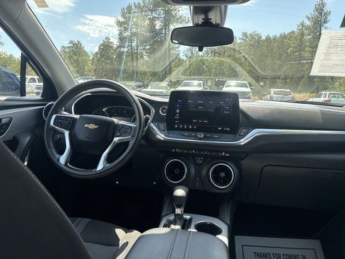 Used 2023 Chevrolet Blazer LT FWD image 2