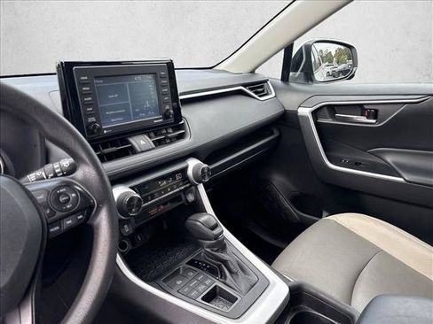 Used 2021 Toyota RAV4 XLE AWD/4WD image 16