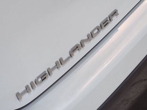 Used 2021 Toyota Highlander Limited FWD image 25
