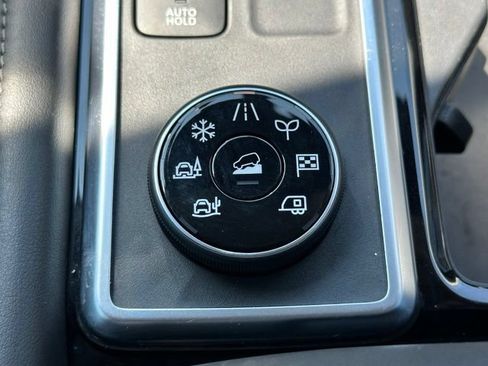 Used 2022 Nissan Pathfinder SV AWD/4WD image 34