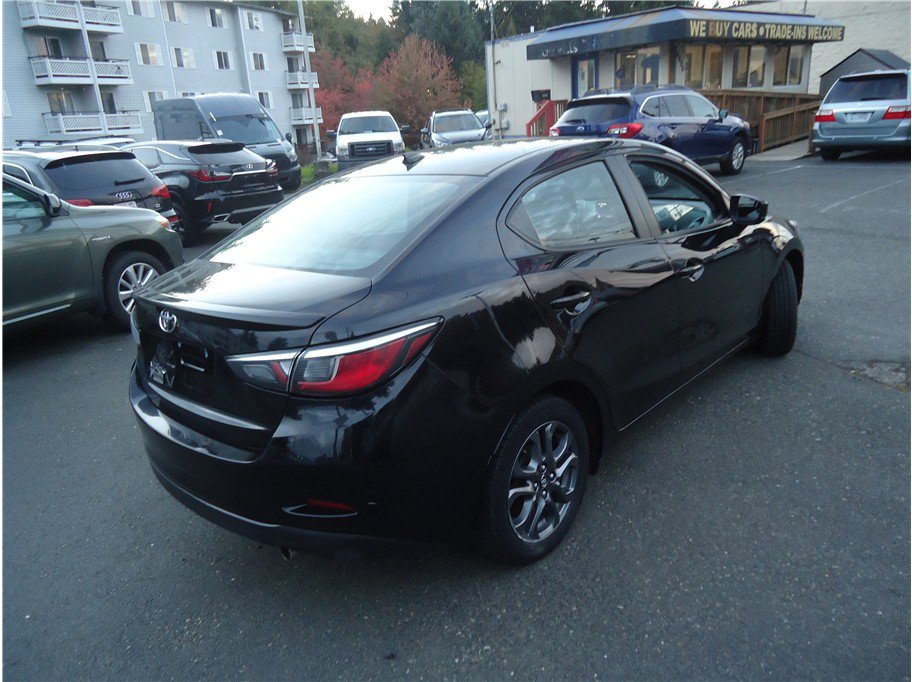 Used 2019 Toyota Yaris LE FWD image 4