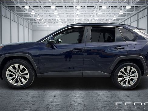 Used 2019 Toyota RAV4 XLE Premium FWD image 2