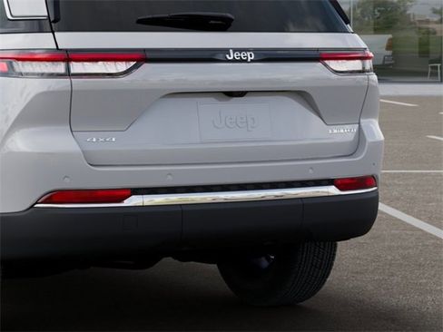 New 2025 Jeep Grand Cherokee Limited image 13