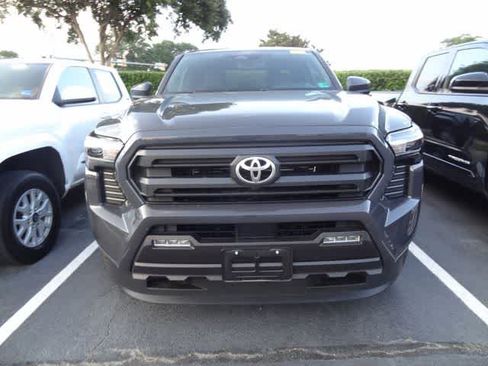 Used 2025 Toyota Tacoma SR5 AWD/4WD image 2