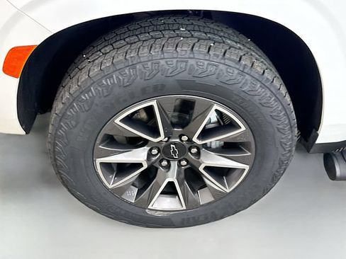 Used 2023 Chevrolet Tahoe Z71 w/ Z71 Off-Road Package AWD/4WD image 37